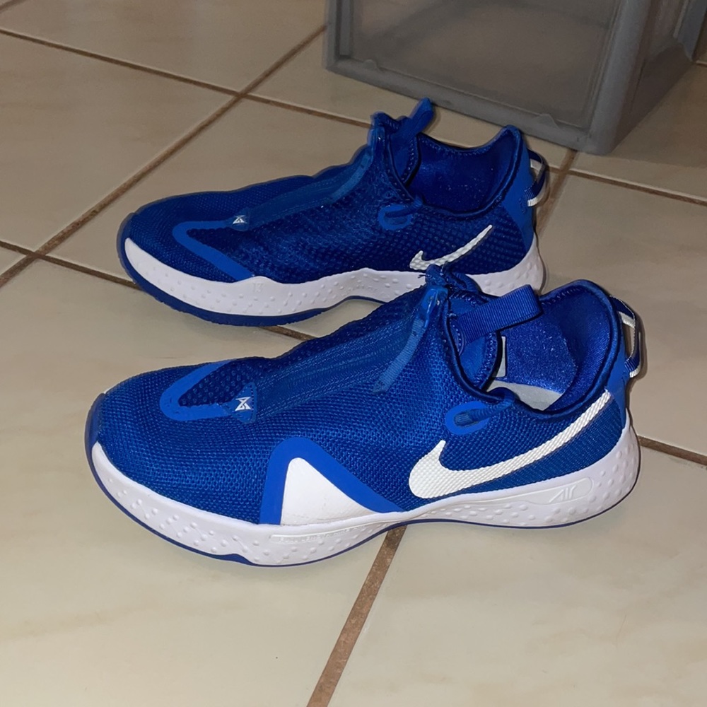 Paul George basketball shoes Nike